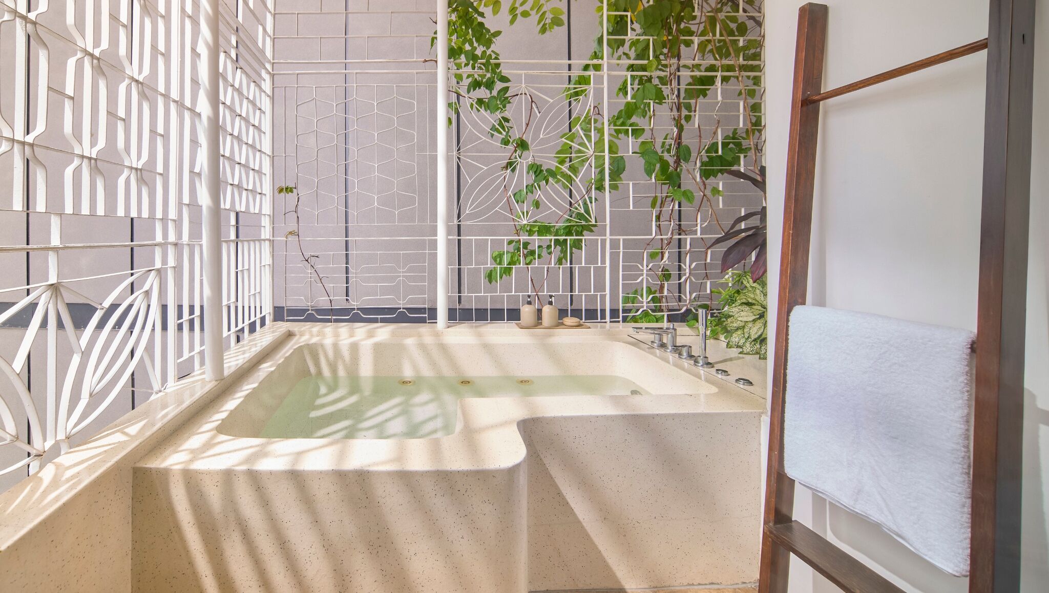 더미스트동코이,호치민호텔추천