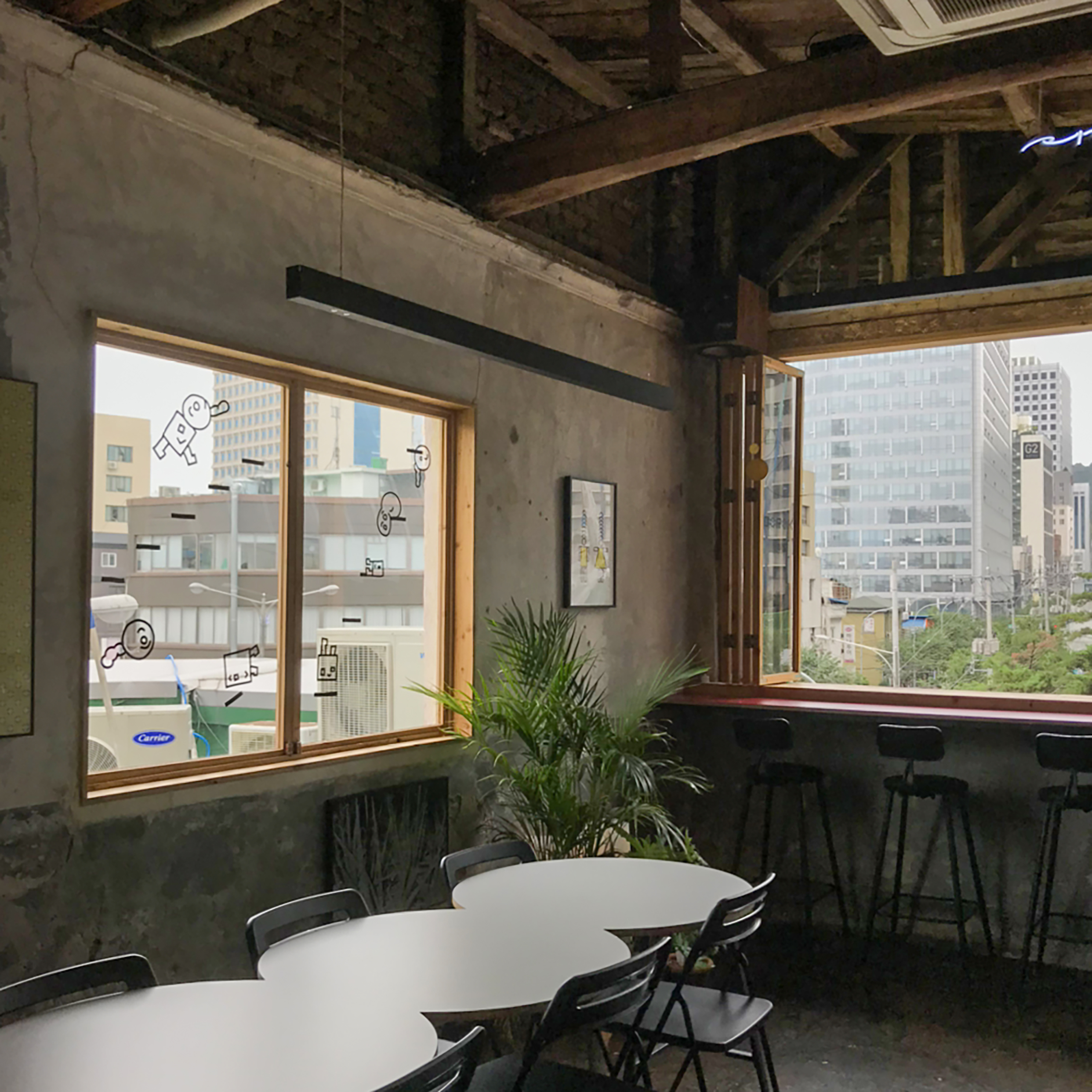 카페 도록 내부